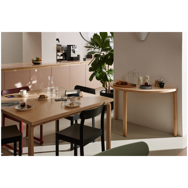 テーブル 84（120 x 120）ブラック リノリウム – Artek Tokyo Store