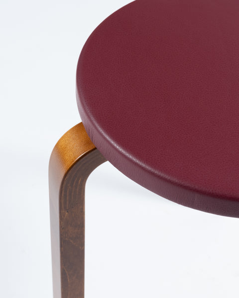 スツール 60 ウォルナット ステイン 座面 ワインレッド レザー – Artek