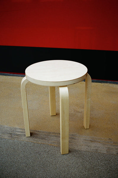スツール E60 ナチュラル ラッカー – Artek Tokyo Store