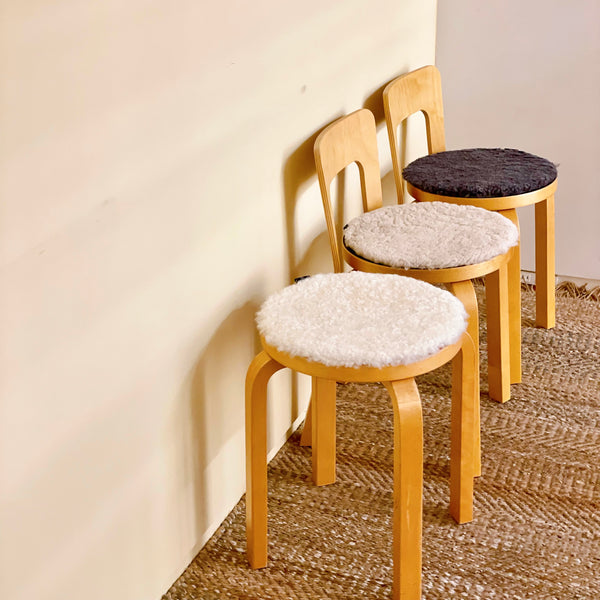 公式】Artek Tokyo Store - シープスキン シートクッション オフ