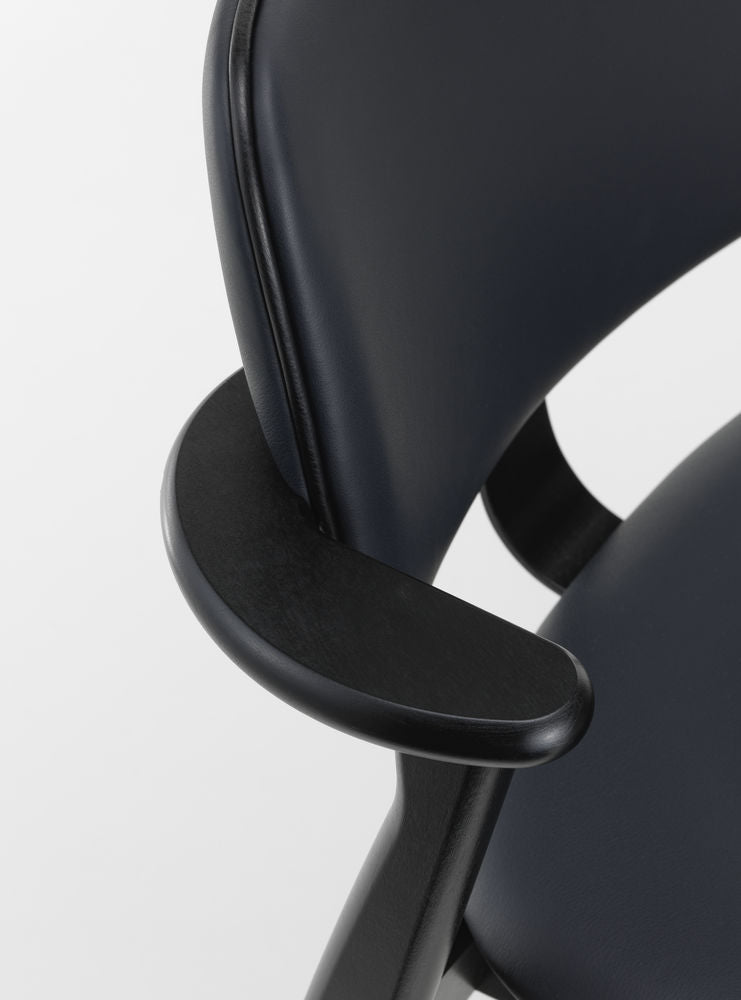 ドムス チェア バーチ ブラック ステイン 背座 マリン レザー – Artek